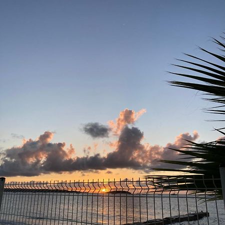 Appartement Pieds Dans L'Eau Vue Mer Acces Plage Et Piscine Marigot  Εξωτερικό φωτογραφία